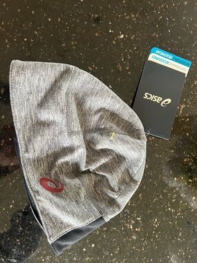 ASICS Heather Gray Reversible Performance Beanie with Red Logo nwt